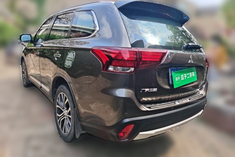 Used Mitsubishi Outlander 2016 2.4L 4x4 Elite Edition 5 Seats Rear Left 45 Deg