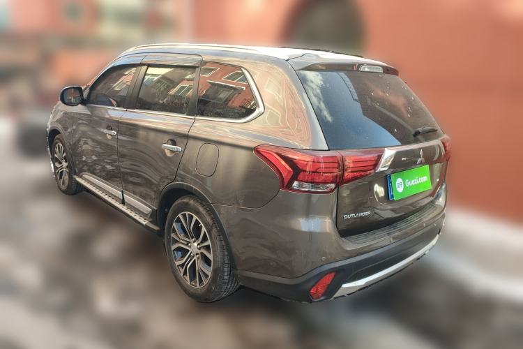 Used Mitsubishi Outlander 2016 2.4L 4x4 Elite Edition 7-Seater Rear Left 45 Deg