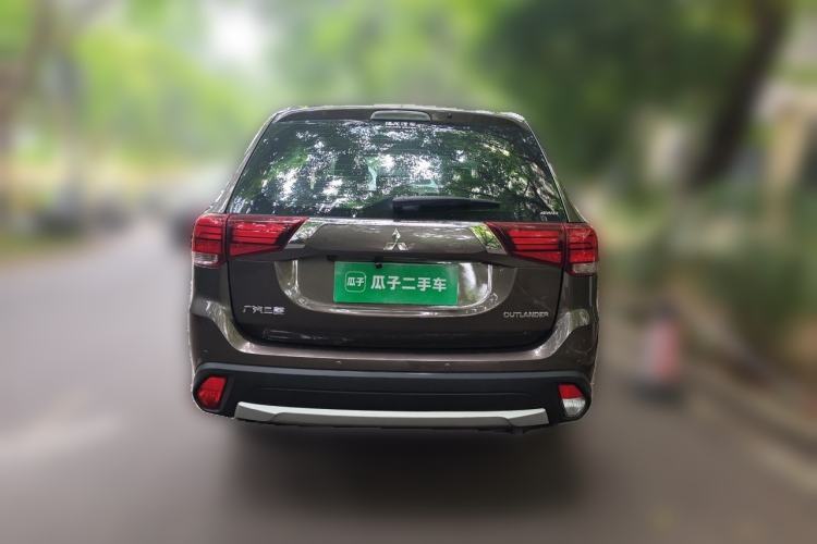 Used Mitsubishi Outlander 2016 2.4L 4x4 Luxury Edition 7-Seater Rear