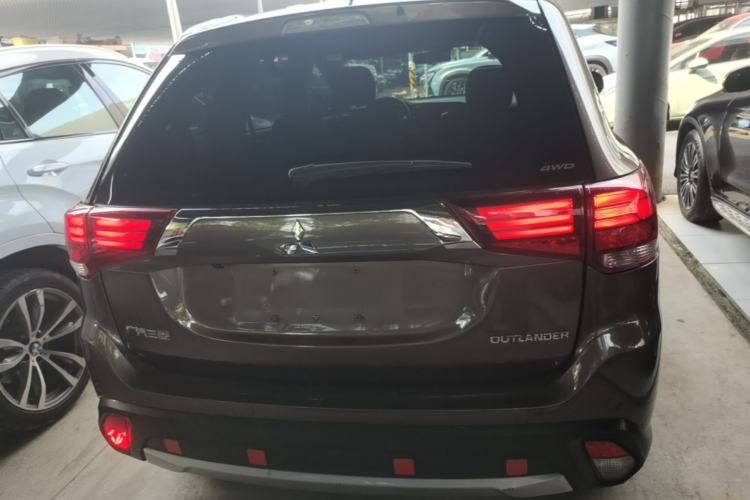 Used Mitsubishi Outlander 2016 2.4L 4x4 Elite Edition 5 Seats Rear