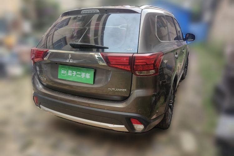 Used Mitsubishi Outlander 2016 2.4L 4x4 Elite Edition 5 Seats Rear Right 45 Deg