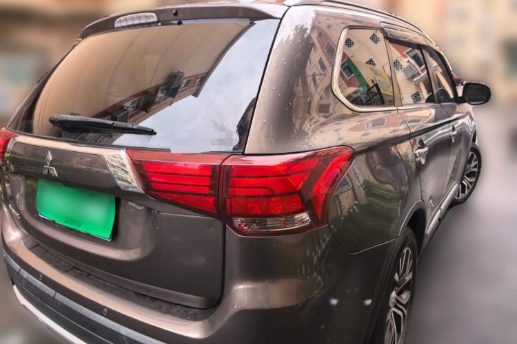 Used Mitsubishi Outlander 2016 2.4L 4x4 Elite Edition 5 Seats Rear Right 45 Deg