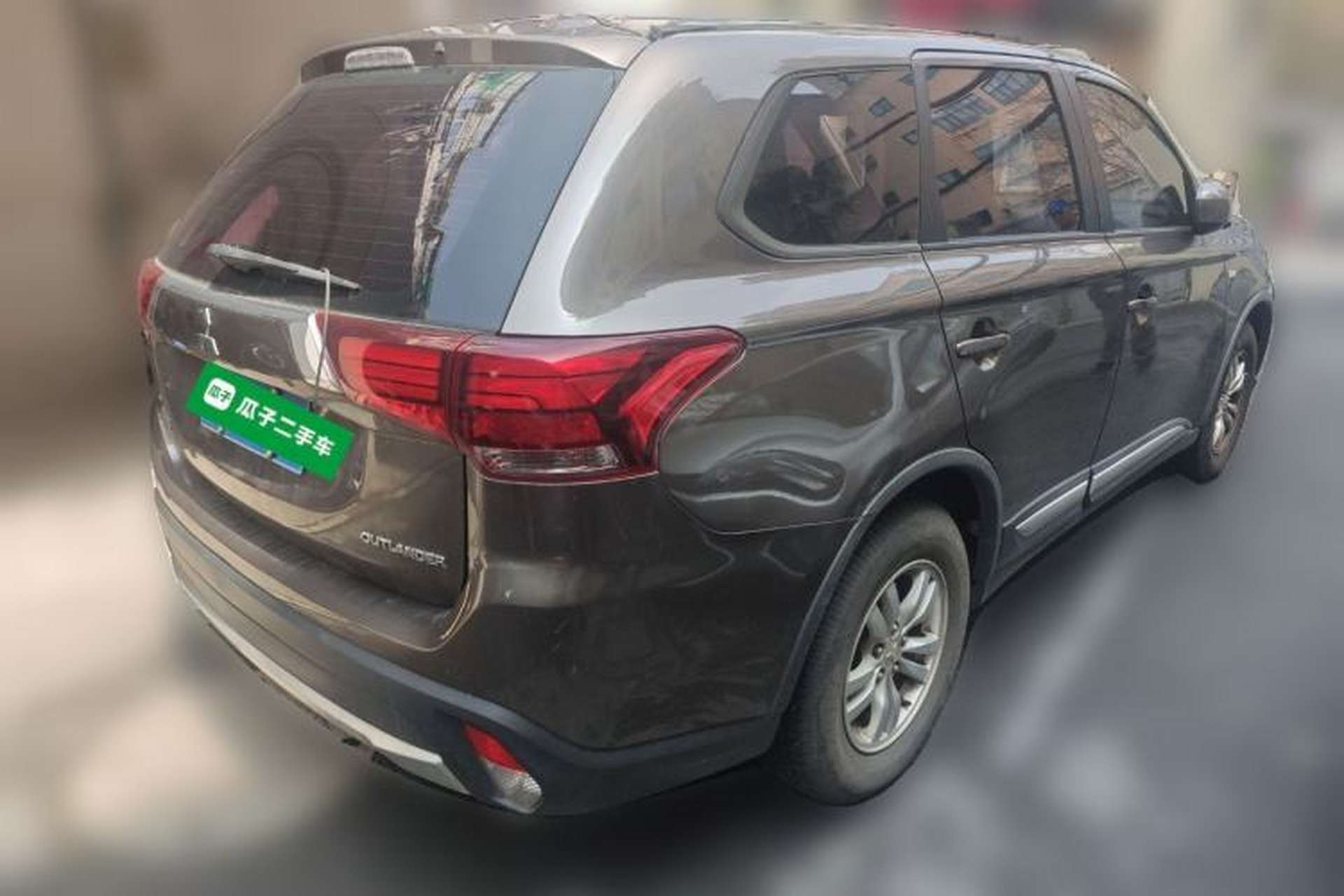 Used Mitsubishi Outlander 2016 2.0L Two-Wheel Drive Fashion Edition 5 Seats Rear Right 45 Deg