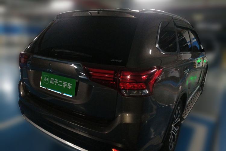Used Mitsubishi Outlander 2016 2.4L 4x4 Flagship GT Edition 7 Seats Rear Right 45 Deg