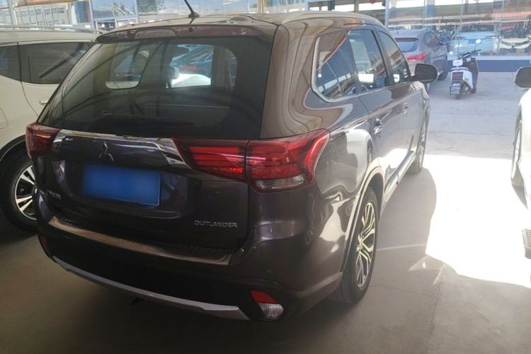 Used Mitsubishi Outlander 2016 2.4L 4x4 Elite Edition 5 Seats Rear Right 45 Deg