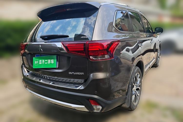 Used Mitsubishi Outlander 2016 2.4L 4x4 Elite Edition 5 Seats Rear Right 45 Deg