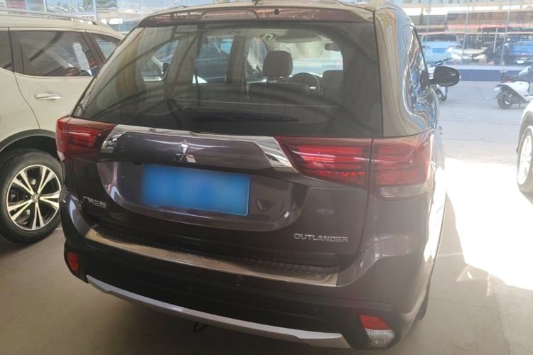 Used Mitsubishi Outlander 2016 2.4L 4x4 Elite Edition 5 Seats Rear