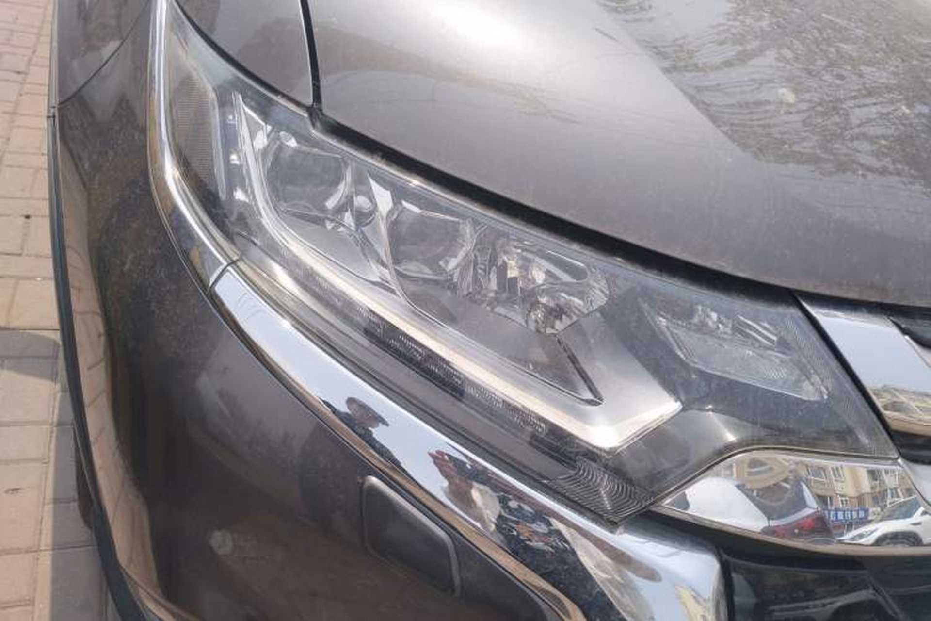 Used Mitsubishi Outlander 2016 2.4L 4x4 Elite Edition 5 Seats Right Front Headlight