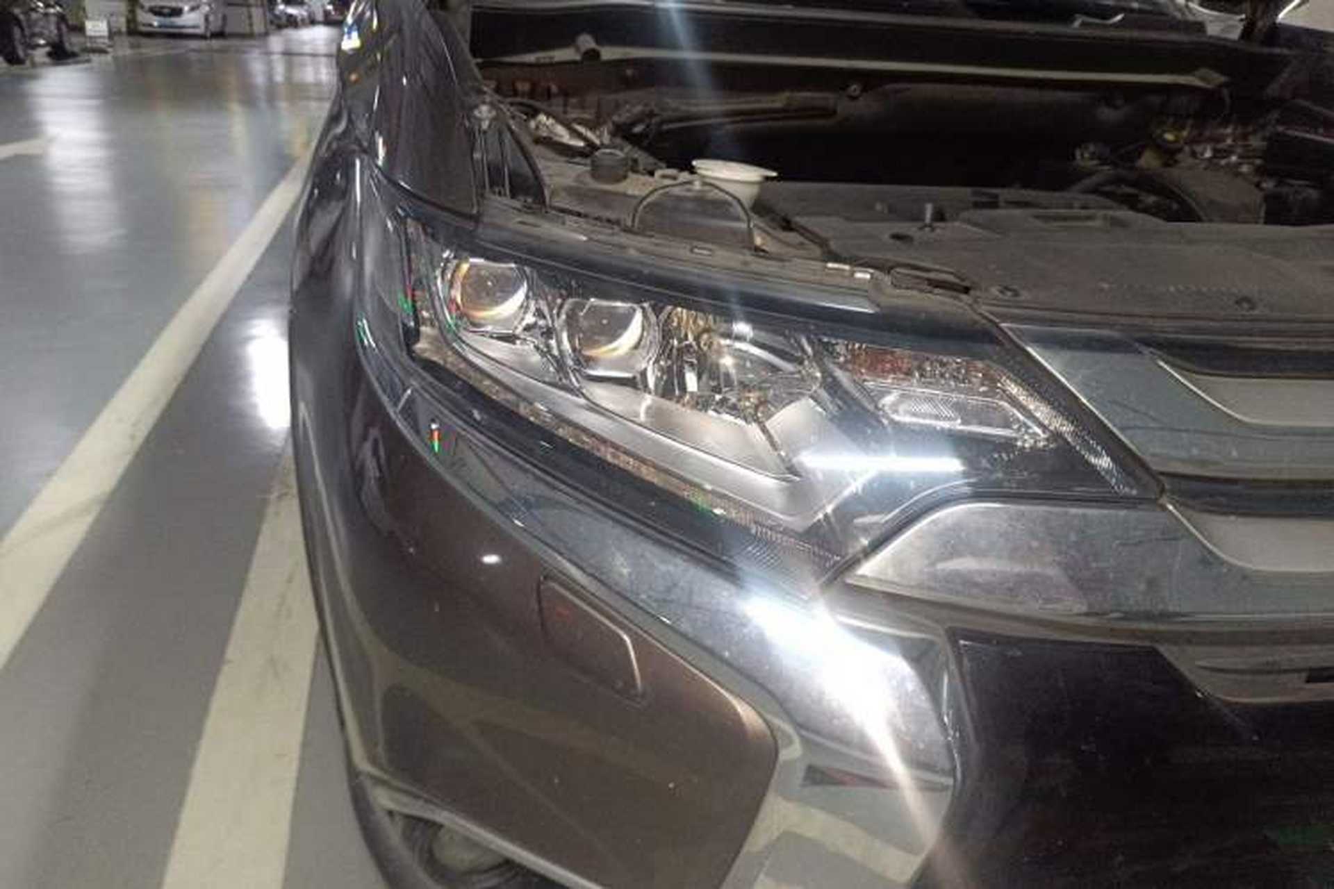 Used Mitsubishi Outlander 2016 2.4L 4x4 Flagship GT Edition 7 Seats Right Front Headlight