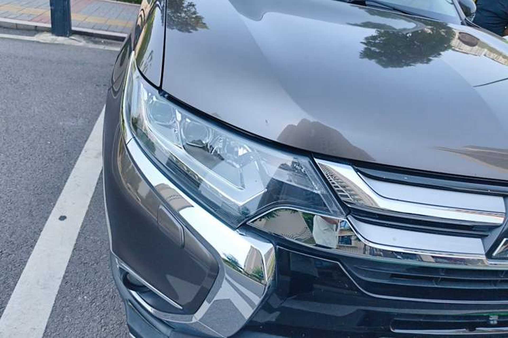 Used Mitsubishi Outlander 2016 2.4L 4x4 Luxury Edition 7-Seater Right Front Headlight