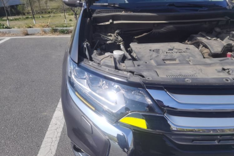 Used Mitsubishi Outlander 2016 2.4L 4x4 Elite Edition 5 Seats Right Front Headlight
