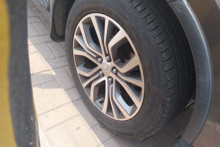 Used Mitsubishi Outlander 2016 2.4L 4x4 Elite Edition 5 Seats Right Front Wheel Hub