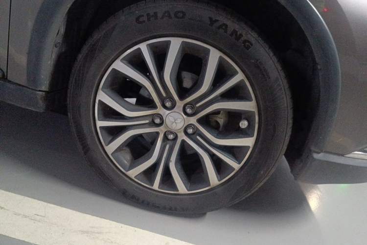 Used Mitsubishi Outlander 2016 2.4L 4x4 Flagship GT Edition 7 Seats Right Front Wheel Hub