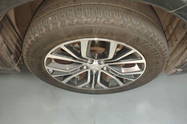 Used Mitsubishi Outlander 2016 2.4L 4x4 Elite Edition 7-Seater Right Front Wheel Hub