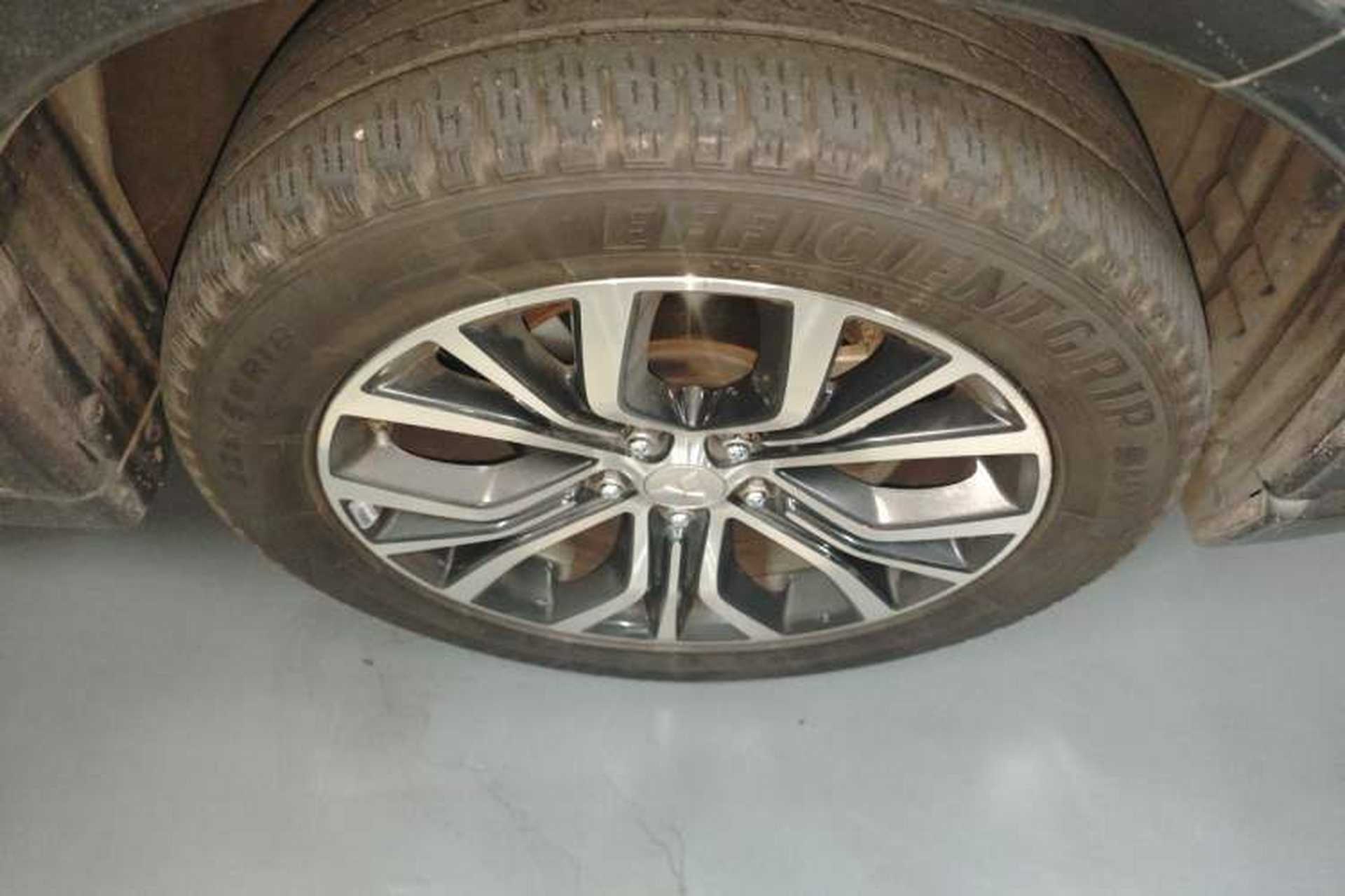 Used Mitsubishi Outlander 2016 2.4L 4x4 Elite Edition 7-Seater Right Front Wheel Hub