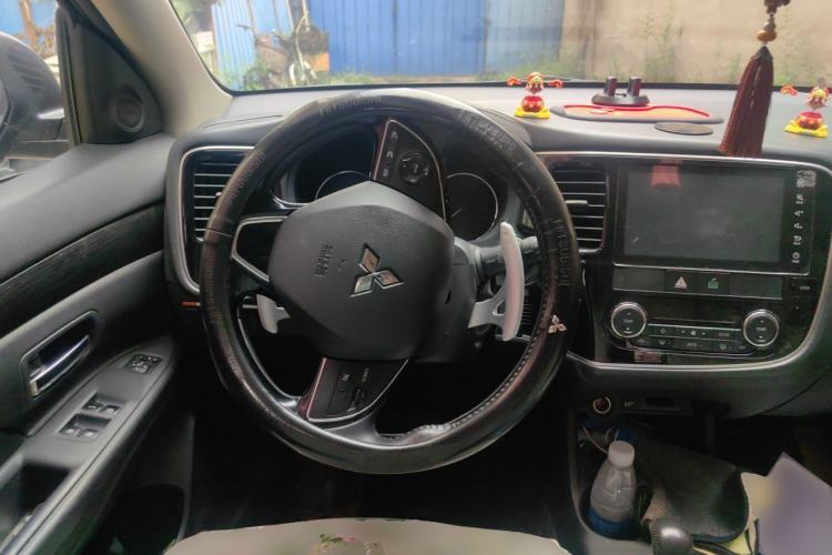 Used Mitsubishi Outlander 2016 2.4L 4x4 Elite Edition 5 Seats Steering Wheel