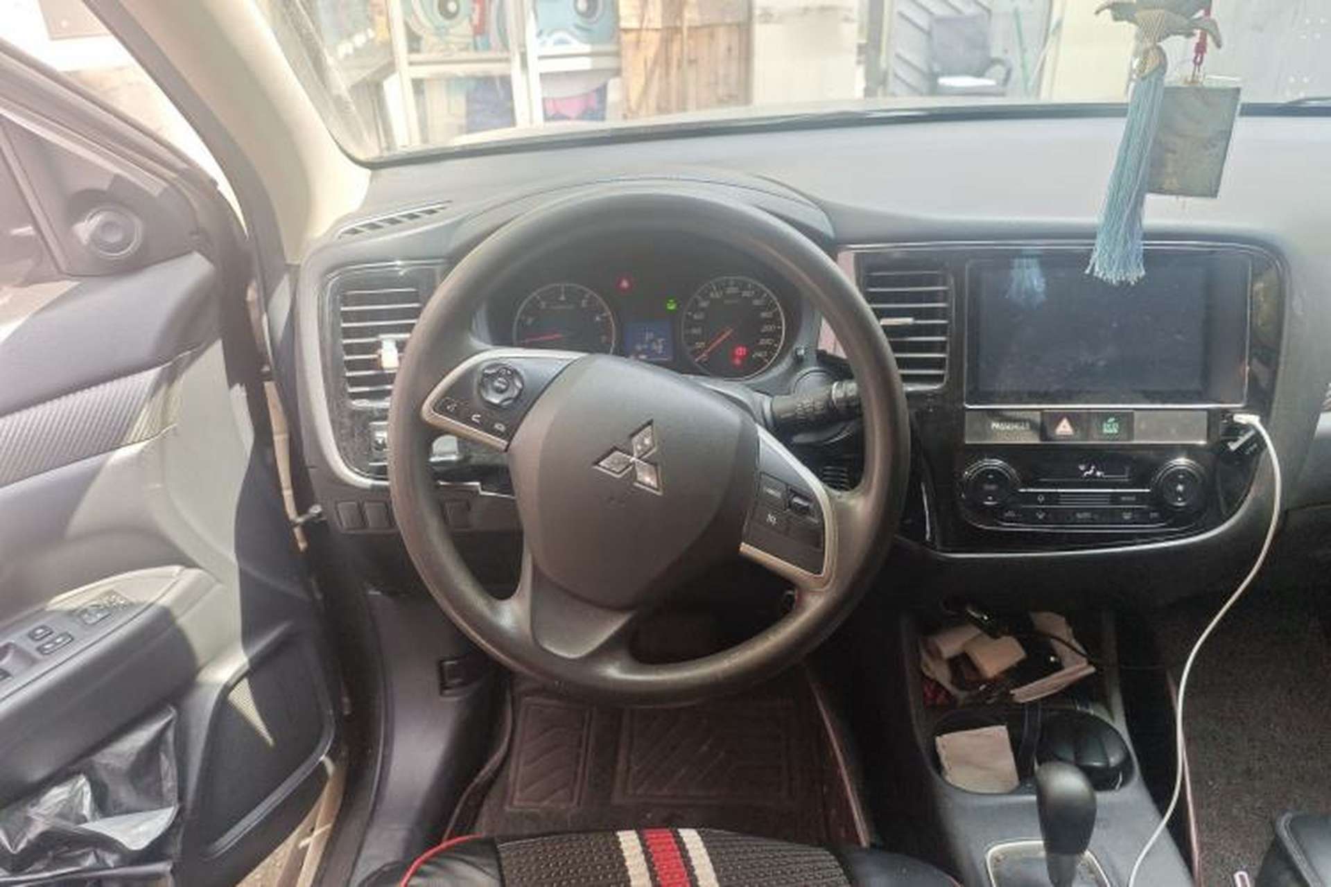 Used Mitsubishi Outlander 2016 2.0L Two-Wheel Drive Fashion Edition 5 Seats Steering Wheel