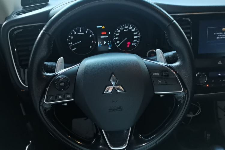 Used Mitsubishi Outlander 2016 2.4L 4x4 Elite Edition 5 Seats Steering Wheel