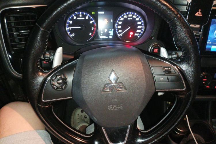 Used Mitsubishi Outlander 2016 2.4L 4x4 Flagship GT Edition 7 Seats Steering Wheel