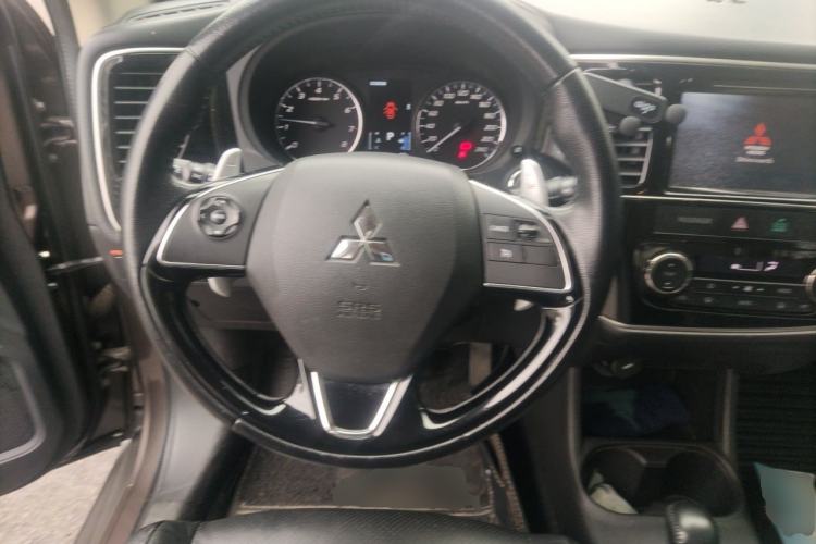 Used Mitsubishi Outlander 2016 2.4L 4x4 Elite Edition 5 Seats Steering Wheel