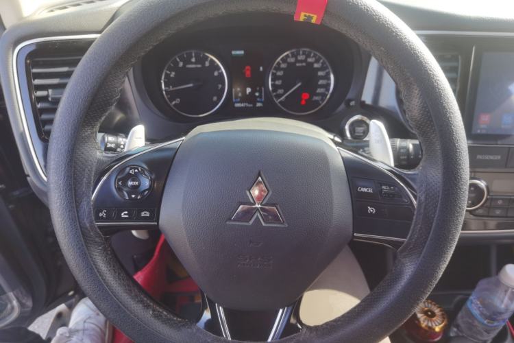 Used Mitsubishi Outlander 2016 2.4L 4x4 Elite Edition 5 Seats Steering Wheel