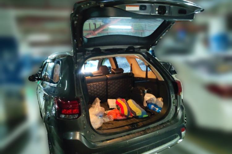 Used Mitsubishi Outlander 2016 2.4L 4x4 Luxury Edition 7-Seater Trunk
