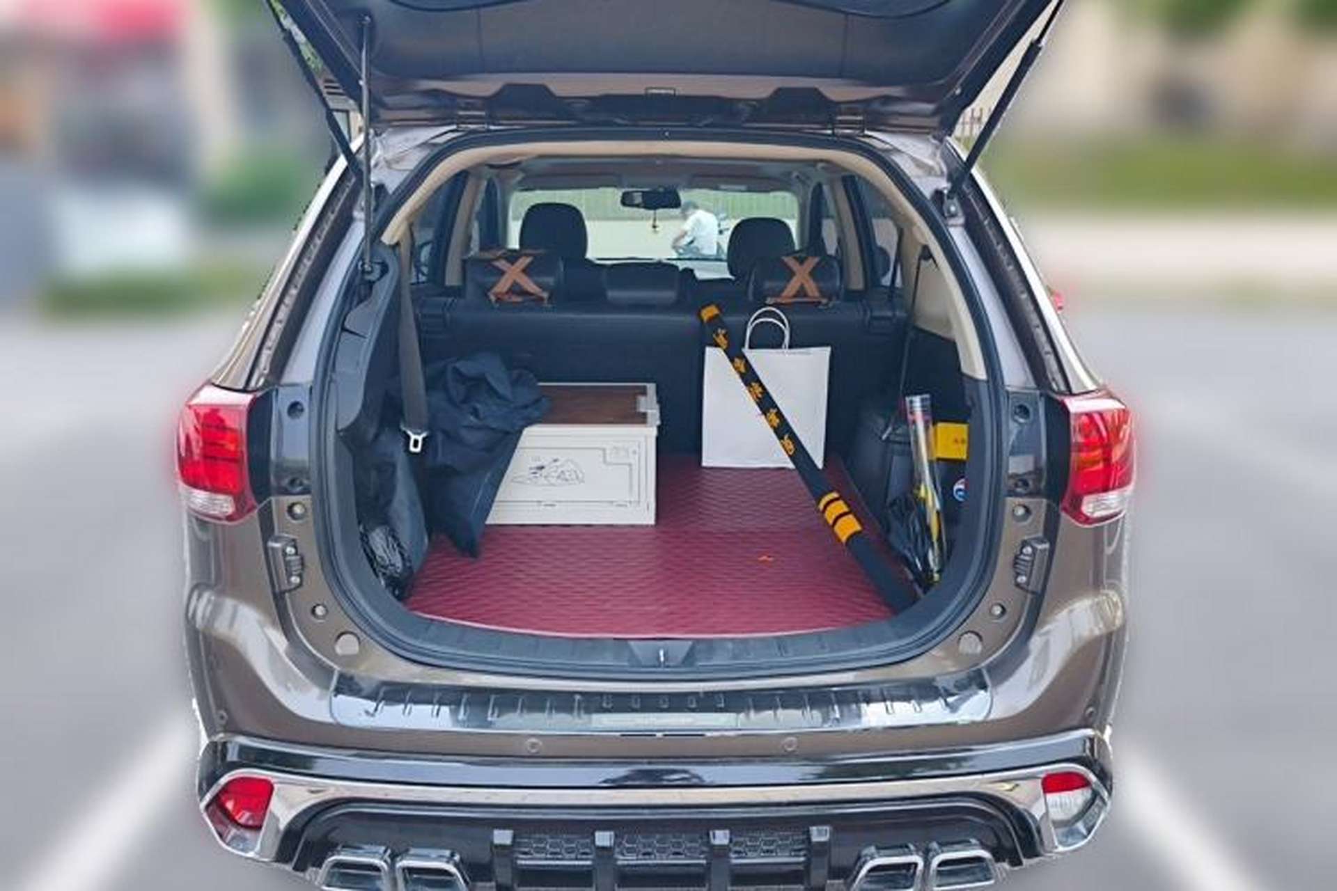Used Mitsubishi Outlander 2016 2.4L 4x4 Luxury Edition 7-Seater Trunk
