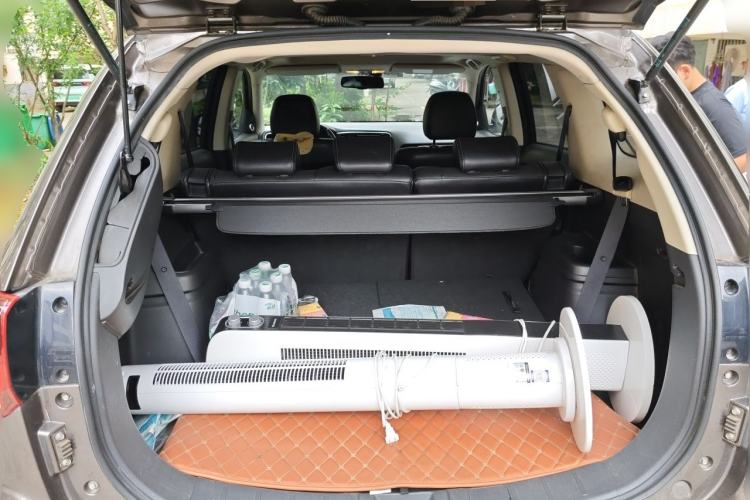 Used Mitsubishi Outlander 2016 2.4L 4x4 Elite Edition 7-Seater Trunk