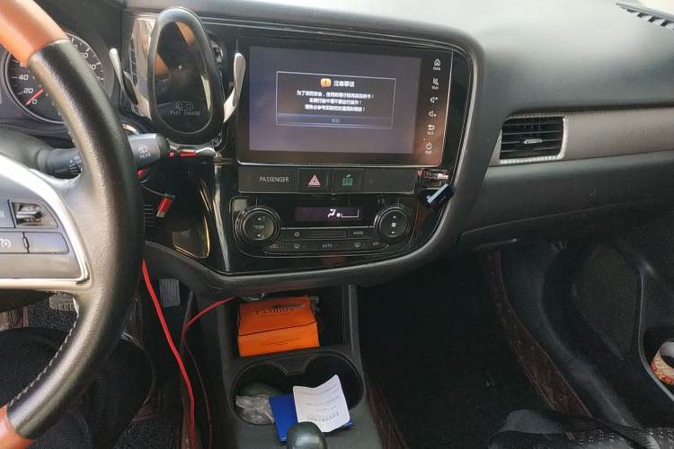 Used Mitsubishi Outlander 2016 2.0L Two-Wheel Drive Fashion Edition 5 Seats Audio And AC Panel