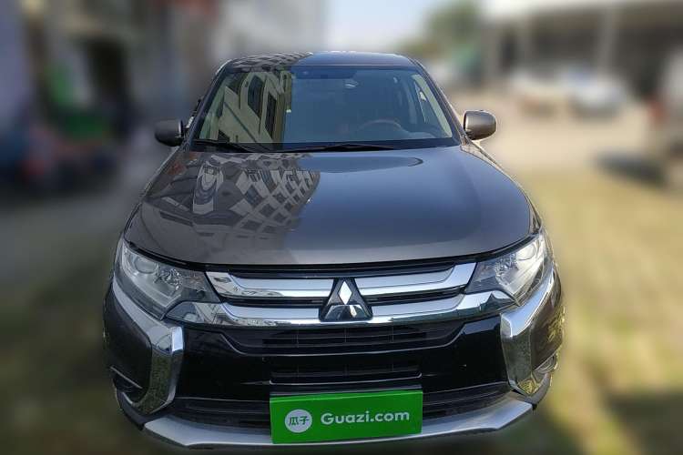 Used Mitsubishi Outlander 2016 2.0L Two-Wheel Drive Fashion Edition 5 Seats Front