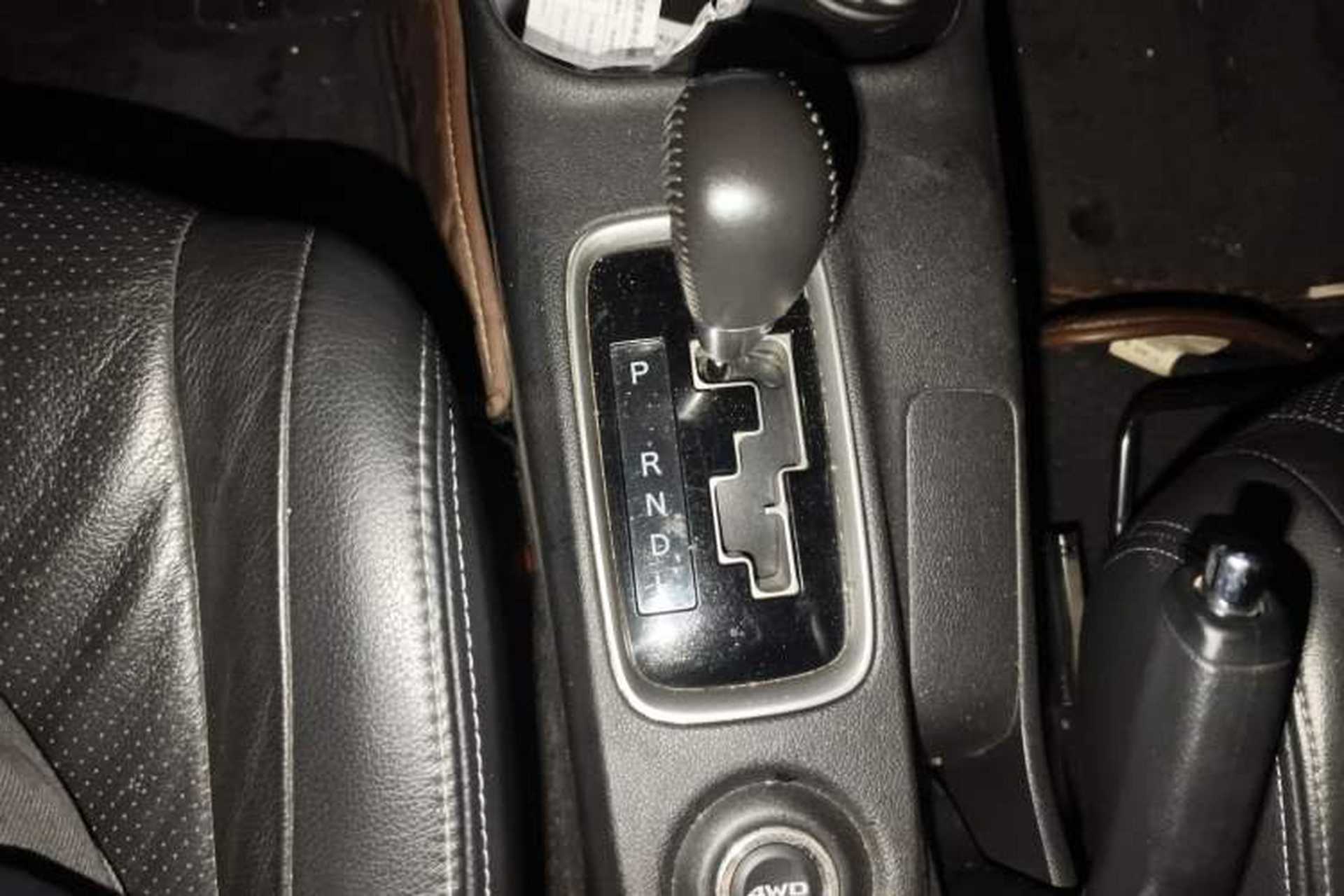 Used Mitsubishi Outlander 2016 2.4L 4x4 Elite Edition 5 Seats Gear Lever