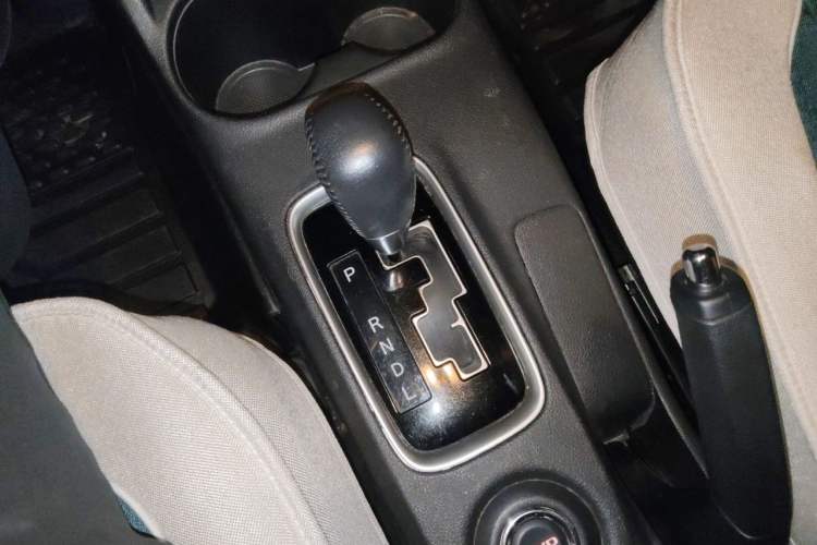 Used Mitsubishi Outlander 2016 2.4L 4x4 Elite Edition 5 Seats Gear Lever