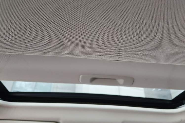 Used Mitsubishi Outlander 2016 2.4L 4x4 Elite Edition 7-Seater Headliner