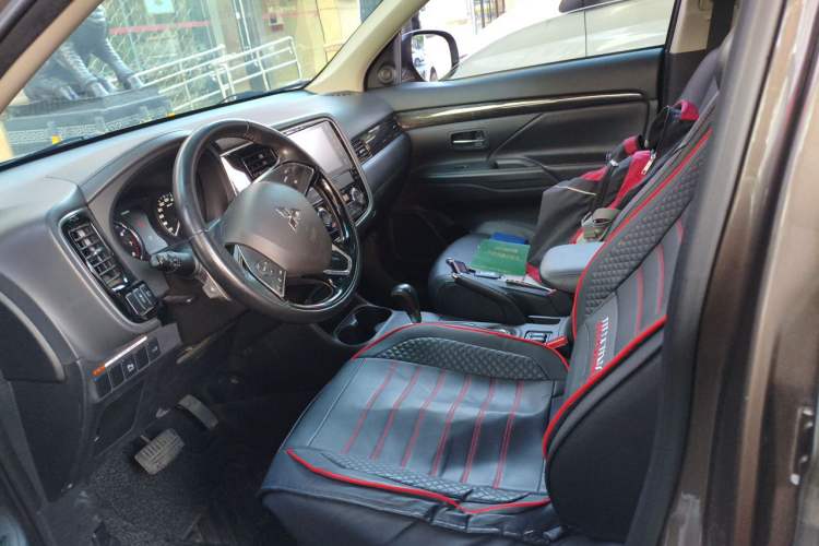Used Mitsubishi Outlander 2016 2.4L 4x4 Luxury Edition 7-Seater Left Front Seat
