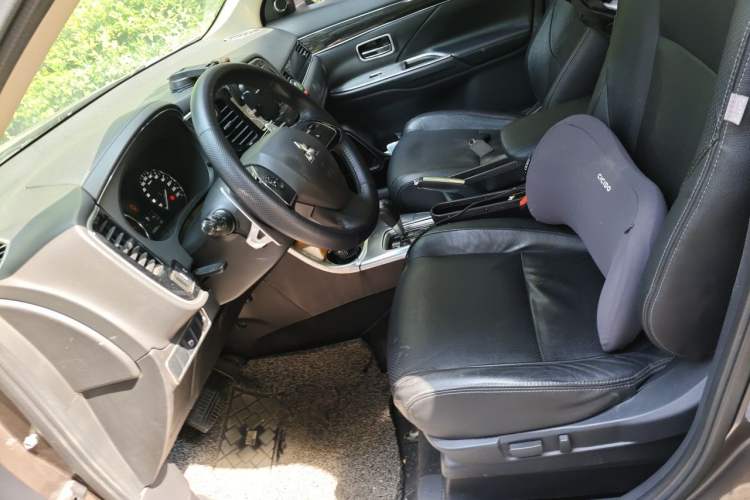 Used Mitsubishi Outlander 2016 2.4L 4x4 Elite Edition 5 Seats Left Front Seat