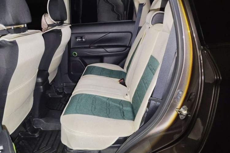 Used Mitsubishi Outlander 2016 2.4L 4x4 Elite Edition 5 Seats Left Rear Seat