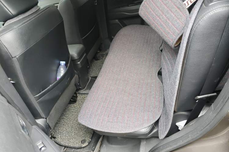 Used Mitsubishi Outlander 2016 2.4L 4x4 Elite Edition 7-Seater Left Rear Seat