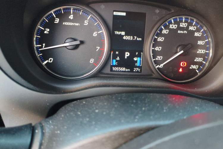 Used Mitsubishi Outlander 2016 2.4L 4x4 Luxury Edition 7-Seater Odometer Close Up