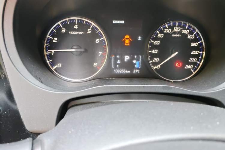 Used Mitsubishi Outlander 2016 2.4L 4x4 Elite Edition 5 Seats Odometer Close Up