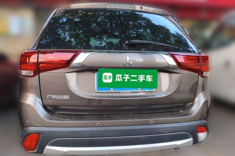 Used Mitsubishi Outlander 2016 2.4L 4x4 Luxury Edition 7-Seater Rear