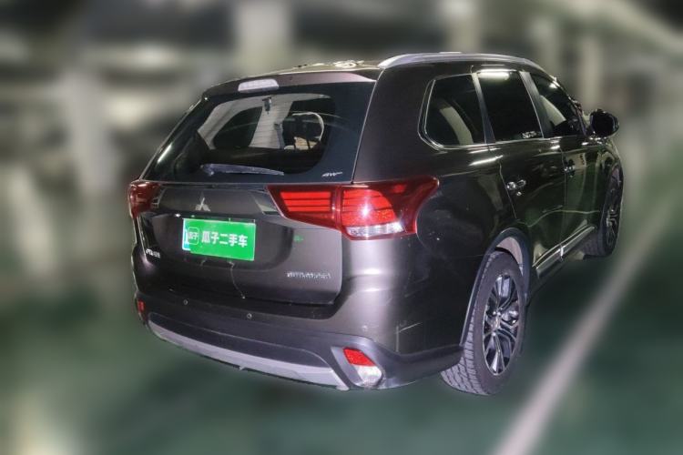 Used Mitsubishi Outlander 2016 2.4L 4x4 Elite Edition 5 Seats Rear Right 45 Deg