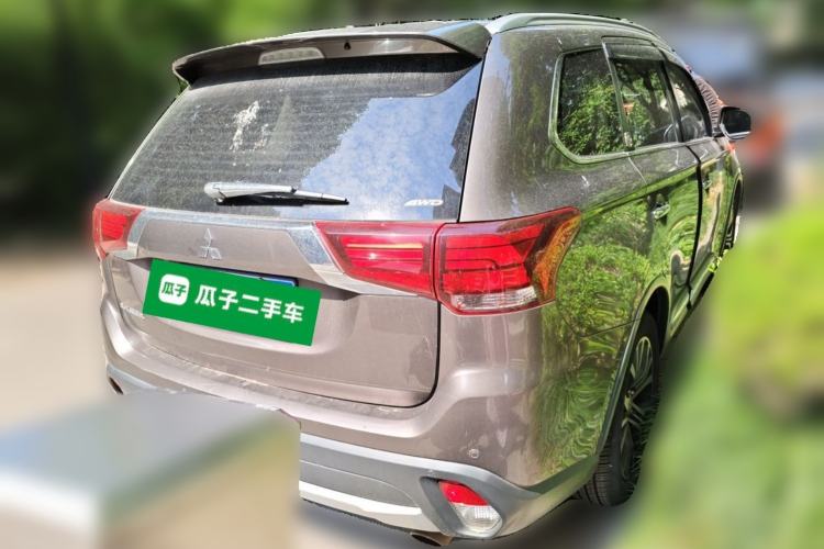 Used Mitsubishi Outlander 2016 2.4L 4x4 Elite Edition 5 Seats Rear Right 45 Deg