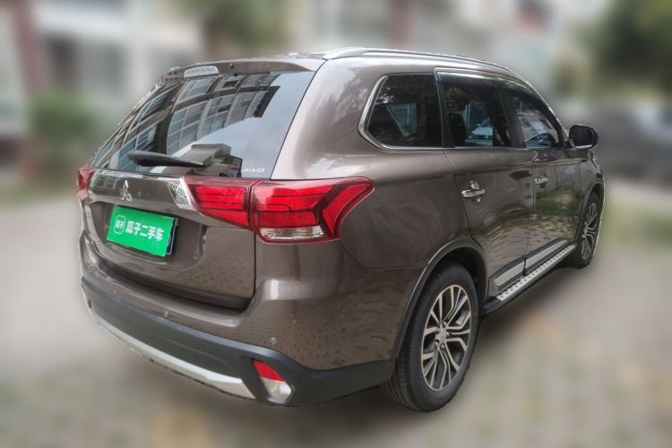 Used Mitsubishi Outlander 2016 2.4L 4x4 Elite Edition 5 Seats Rear Right 45 Deg