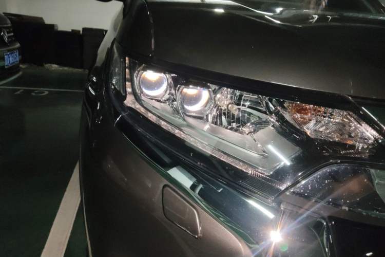 Used Mitsubishi Outlander 2016 2.4L 4x4 Elite Edition 5 Seats Right Front Headlight