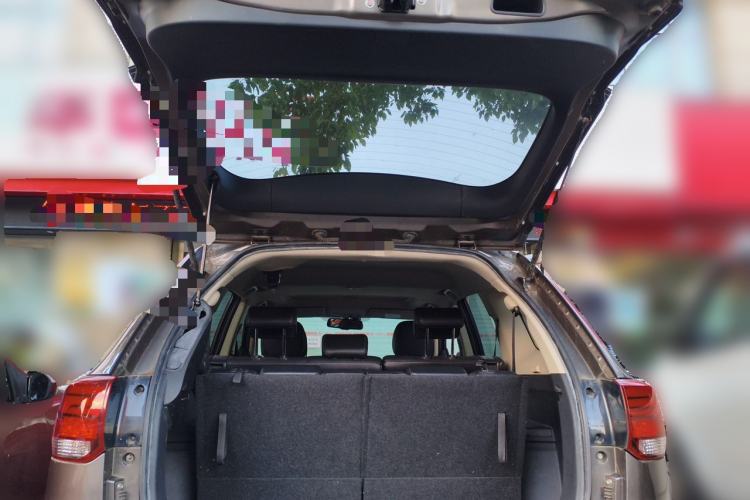 Used Mitsubishi Outlander 2016 2.4L 4x4 Luxury Edition 7-Seater Trunk