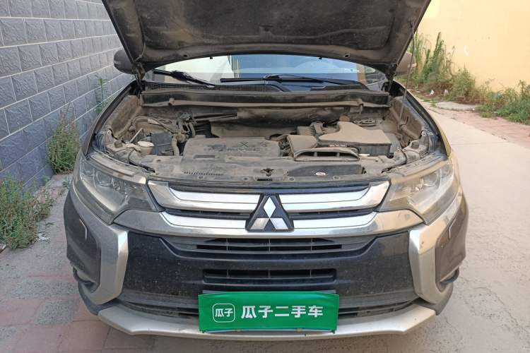Used Mitsubishi Outlander 2016 2.4L 4x4 Elite Edition 5 Seats Engine Bay