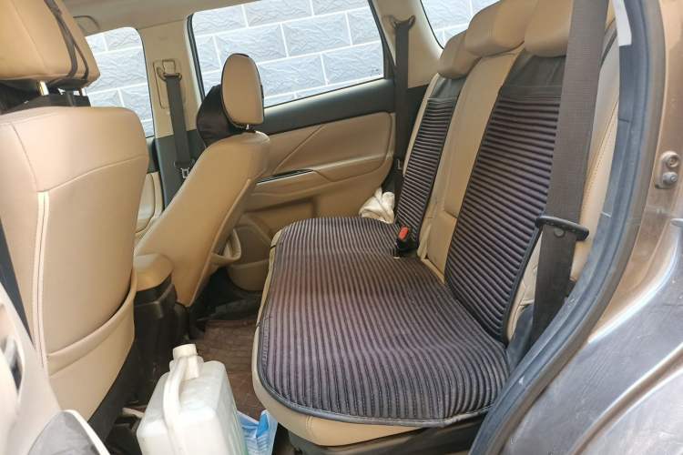 Used Mitsubishi Outlander 2016 2.4L 4x4 Elite Edition 5 Seats Left Rear Seat