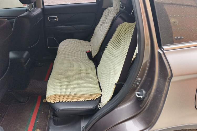 Used Mitsubishi Outlander 2016 2.4L 4x4 Luxury Edition 7-Seater Left Rear Seat