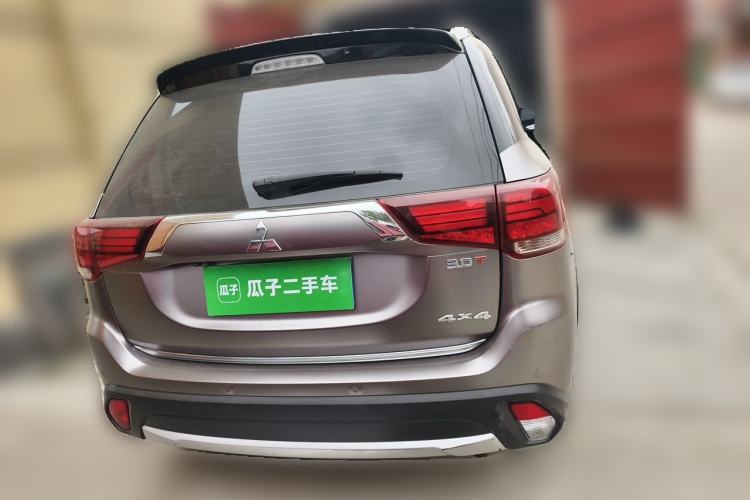 Used Mitsubishi Outlander 2016 2.4L 4x4 Luxury Edition 7-Seater Rear