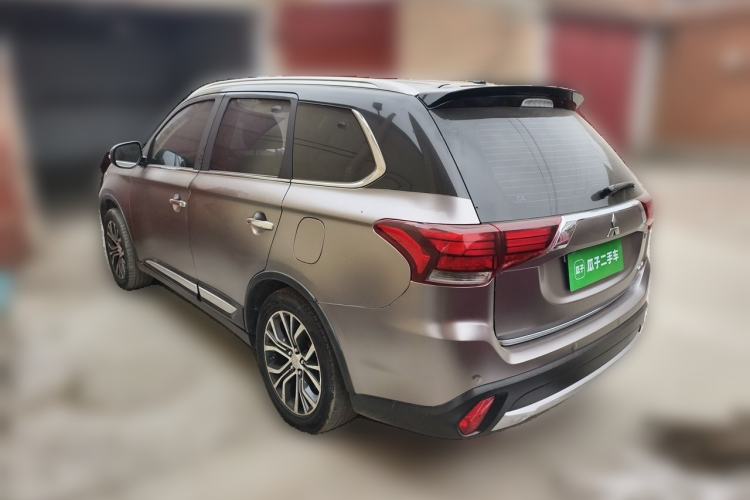 Used Mitsubishi Outlander 2016 2.4L 4x4 Luxury Edition 7-Seater Rear Left 45 Deg